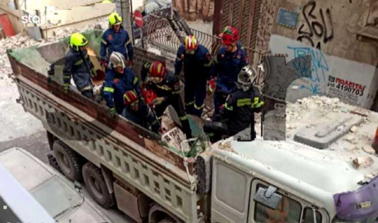 Βίντεο ντοκουμέντο από την επιχείρηση απεγκλωβισμού του αστυνομικού μετά την κατάρρευση του κτιρίου στο Πασαλιμάνι