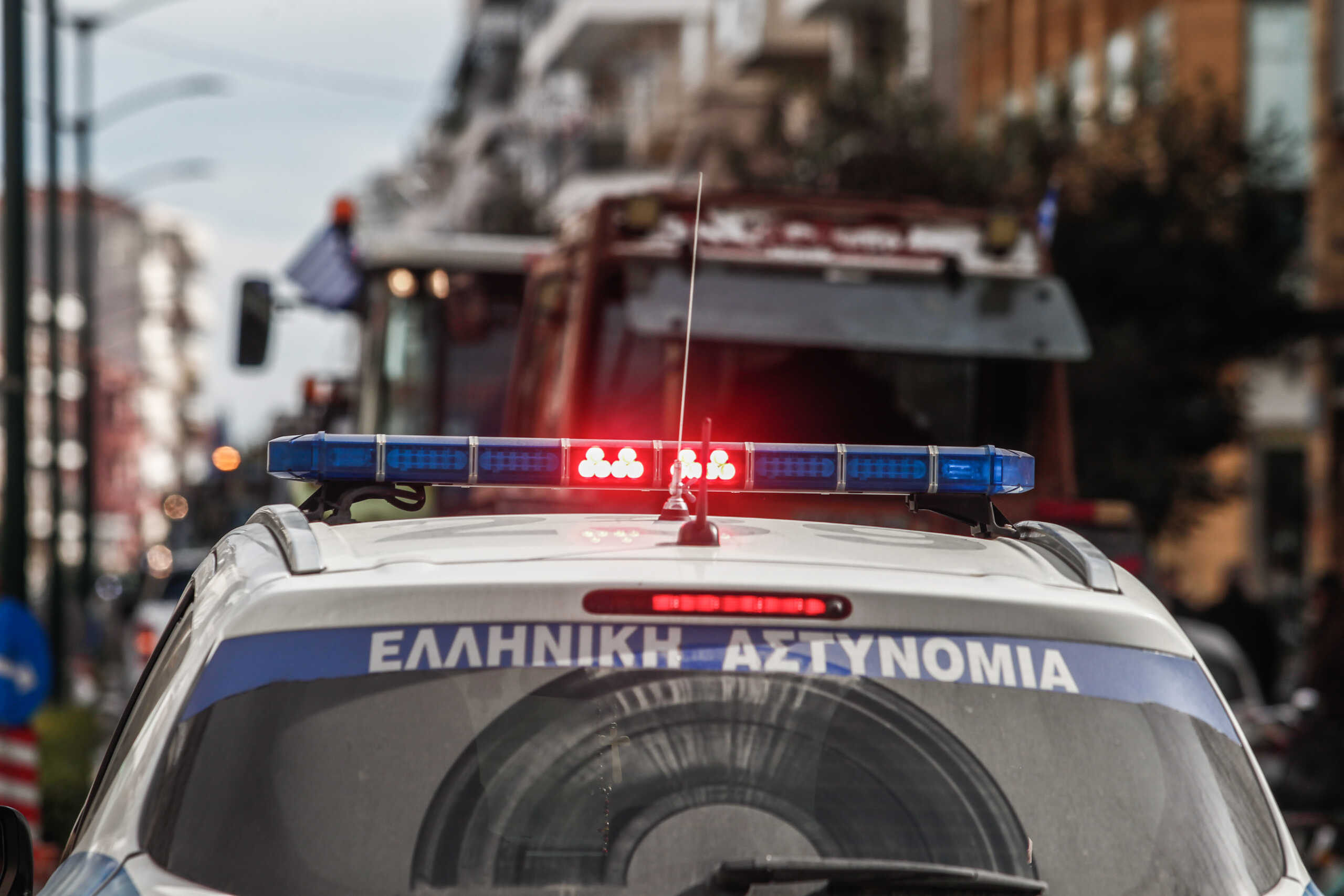 Κινητοποίηση αγροτών στην πόλη των Τρικάλων, Δευτέρα 5 Φεβρουαρίου 2024. Περισσότερα από 150 τρακτέρ και αγροτικά μηχανήματα πραγματοποίησαν πορεία στους δρόμους της πόλης και συγκεντρώθηκαν στο κτήριο της Περιφερειακής Ενότητας ζητώντας άμεσα μέτρα στήριξης και λύση στα μεγάλα προβλήματά τους. Παρά τις εξαγγελίες του πρωθυπουργού και τα μέτρα στήριξης που εξήγγειλε η κυβέρνηση, τόσο η Ομοσπονδία Αγροτικών Συλλόγων "Η Άνοιξη", όσο και Αγροτικοί Σύλλογοι, επιτροπές μπλόκων και μεμονωμένοι αγρότες, δηλώνουν ότι τα μέτρα που εξαγγέλθηκαν αποτελούν "σταγόνα στον ωκεανό των προβλημάτων του αγροτικού κόσμου, που έχουν συσσωρευτεί τα τελευταία χρόνια", απομακρύνοντάς τους από τον πρωτογενή τομέα. Πάγια αιτήματα αγροτών και κτηνοτρόφων παραμένουν η μείωση του κόστους παραγωγής με αφορολόγητο πετρέλαιο και πλαφόν στην τιμή του αγροτικού ρεύματος, με ταυτόχρονη επιδότηση και κατάργηση του Φόρου Προστιθέμενης Αξίας στα αγροτικά μέσα και εφόδια. Επίσης, ζητούν την αναπλήρωση του χαμένου εισοδήματος για τις μεγάλες ζημιές, που έχει υποστεί το φυτικό και ζωικό κεφάλαιο από τις πλημμύρες. 
(ΘΑΝΑΣΗΣ ΚΑΛΛΙΑΡΑΣ