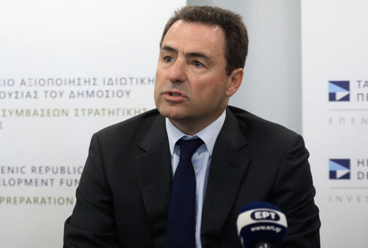 Ο υπουργός Ναυτιλίας και Νησιωτικής Πολιτικής, Γιάννης Πλακιωτάκης (Α) και ο διευθύνων σύμβουλος του ΤΑΙΠΕΔ, Δημήτρης Πολίτης (Δ) παρίστανται στην υπογραφή της σύμβασης αγοραπωλησίας μετοχών για την απόκτηση πλειοψηφικής συμμετοχής 67% στο μετοχικό κεφάλαιο του Οργανισμού Λιμένος Ηγουμενίτσας (ΟΛΗΓ Α.Ε.) έναντι συνολικού τιμήματος 84,17 εκατ. ευρώ, μεταξύ του Ταμείου και της κοινοπραξίας που αποτελείται από τις εταιρείες GRIMALDI EUROMED S.p.A. - MΙΝΩΙΚΕΣ ΓΡΑΜΜΕΣ Α.Ν.Ε. - ΕΠΕΝΔΥΤΙΚΗ ΚΑΤΑΣΚΕΥΑΣΤΙΚΗ ΕΜΠΟΡΙΚΗ ΚΑΙ ΒΙΟΜΗΧΑΝΙΚΗ Α.Ε., Αθήνα, Τρίτη 21 Μαρτίου 2023. ΑΠΕ-ΜΠΕ