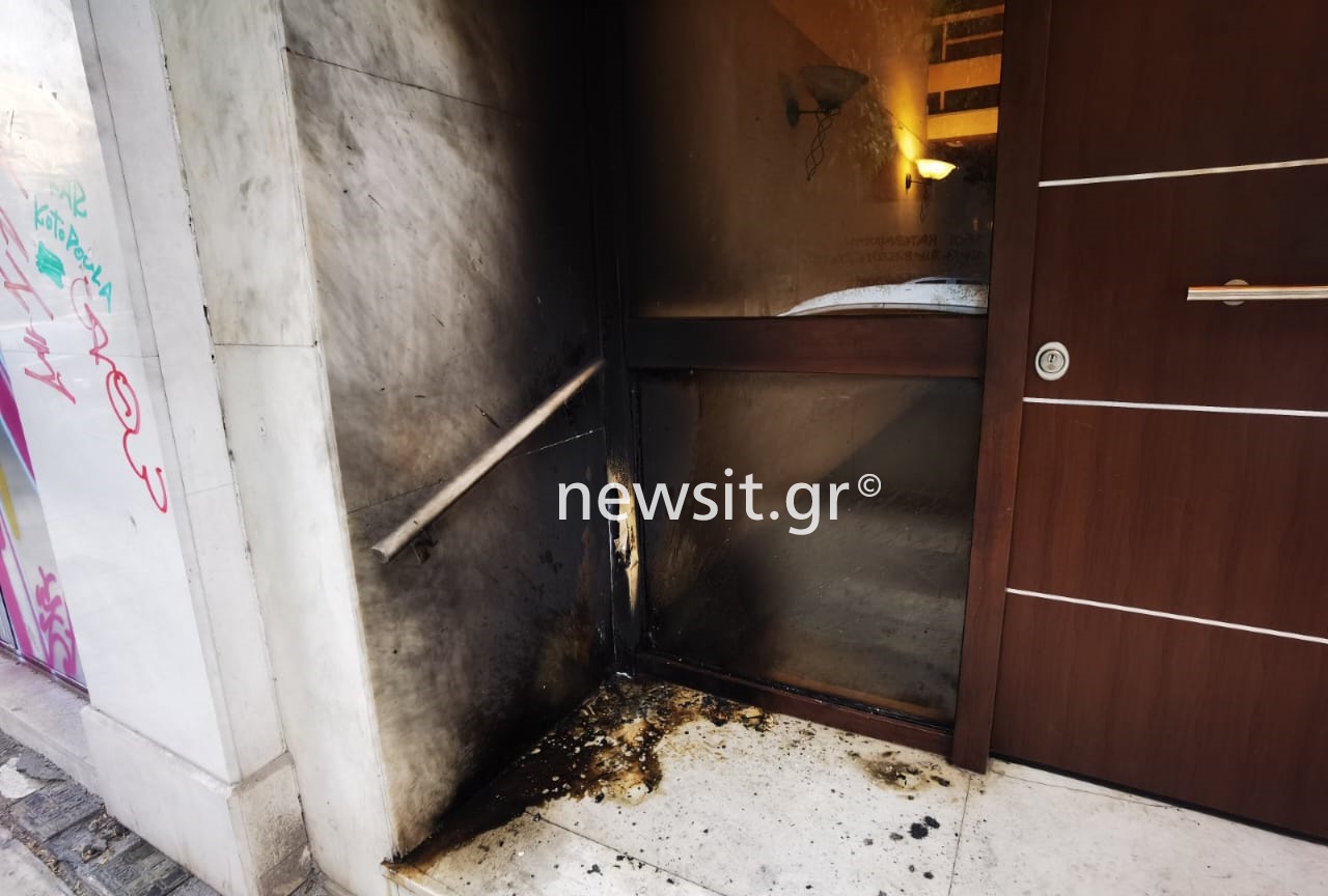 Εξάρχεια: Επίθεση με βόμβες μολότοφ κατά διμοιρίας των ΜΑΤ – Έκρηξη σε πολυκατοικία στου Γκύζη 12