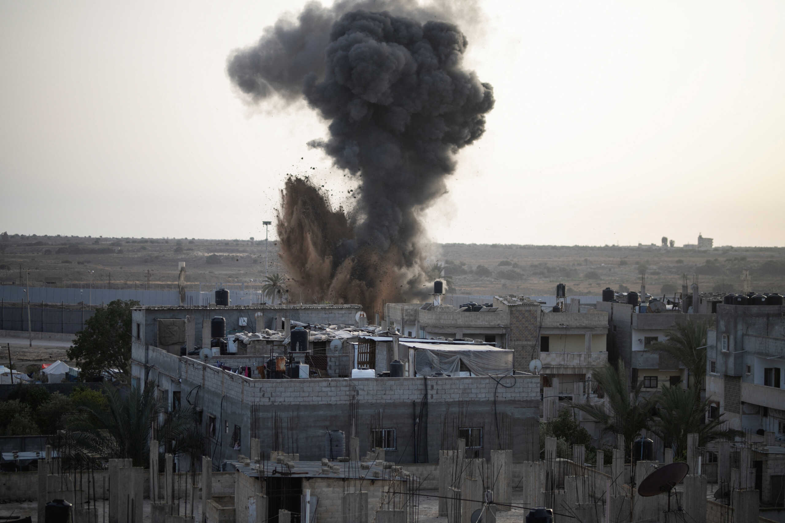 Smoke rises following Israeli strikes, amid the ongoing conflict between Israel and the Palestinian Islamist group Hamas, in Rafah, in the southern Gaza Strip April 22, 2024. REUTERS