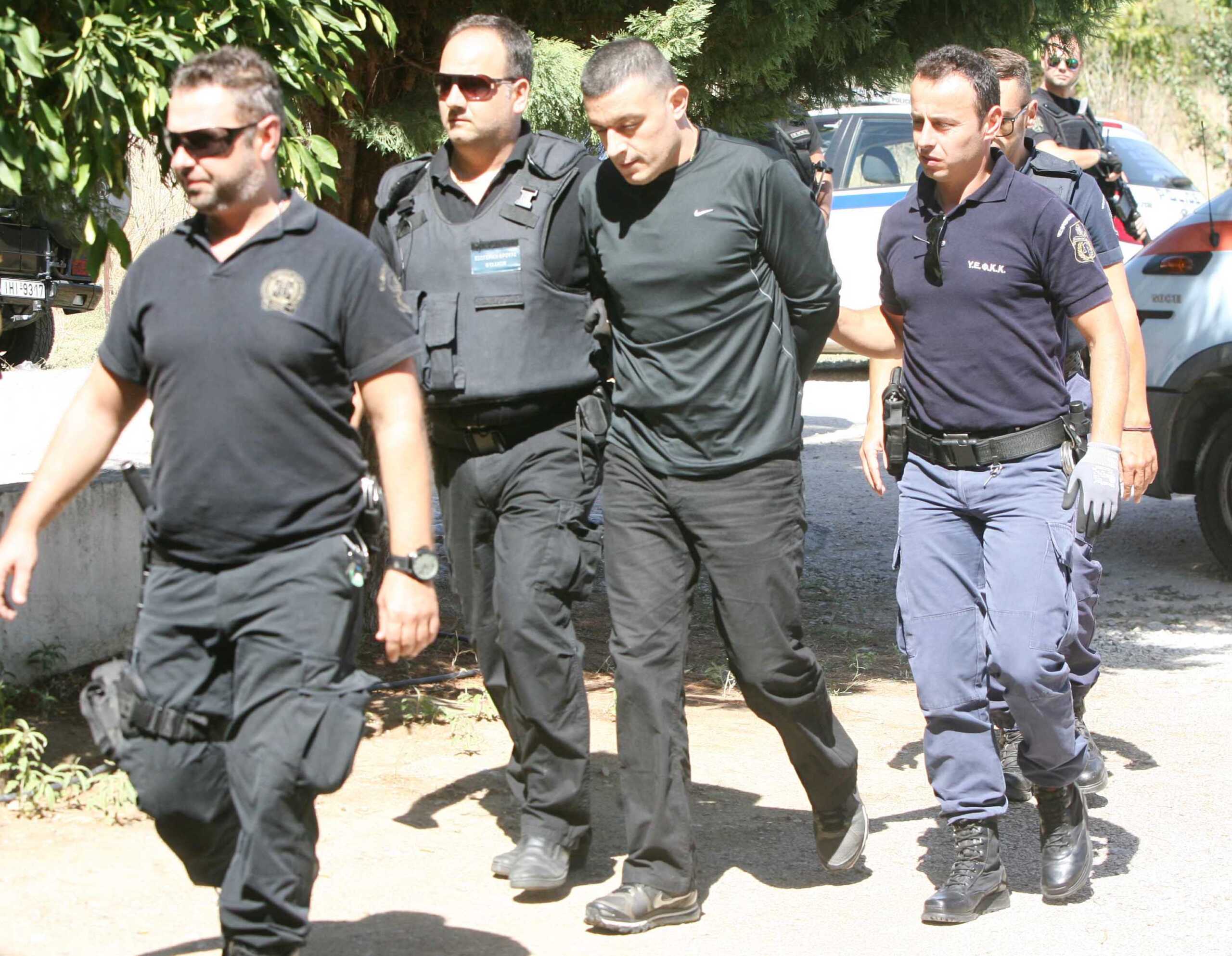 Ο Αλκέτ Ριζάι αθωώθηκε για τα κινητά και τα σουβλιά που είχαν βρεθεί στο κελί του