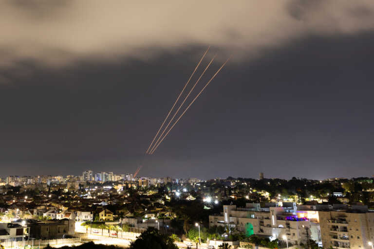 Ο πλανήτης κρατάει την ανάσα του μετά την επίθεση του Ιράν στο Ισραήλ με πάνω από 200 drones και πυραύλους - Όλες οι εξελίξεις