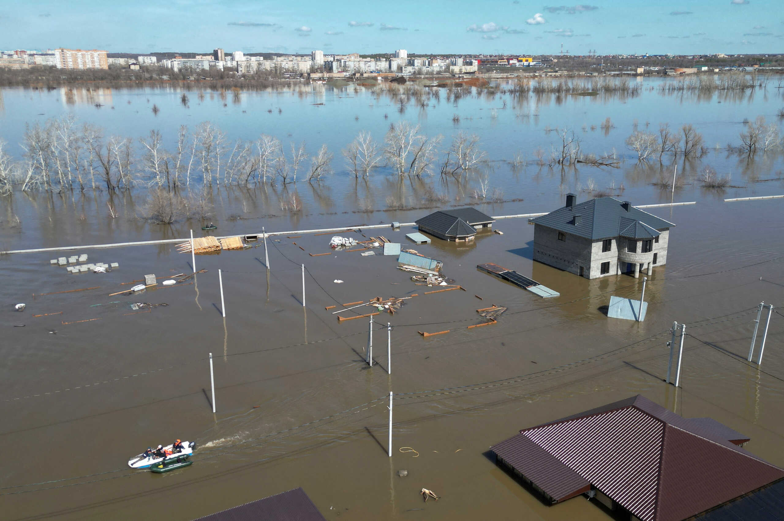 Πλημμύρες στη Ρωσία: Πάνω από 110.000 άνθρωποι έχουν εγκαταλείψει τα σπίτια τους σε Ουράλια, Σιβηρία, Καζακστάν