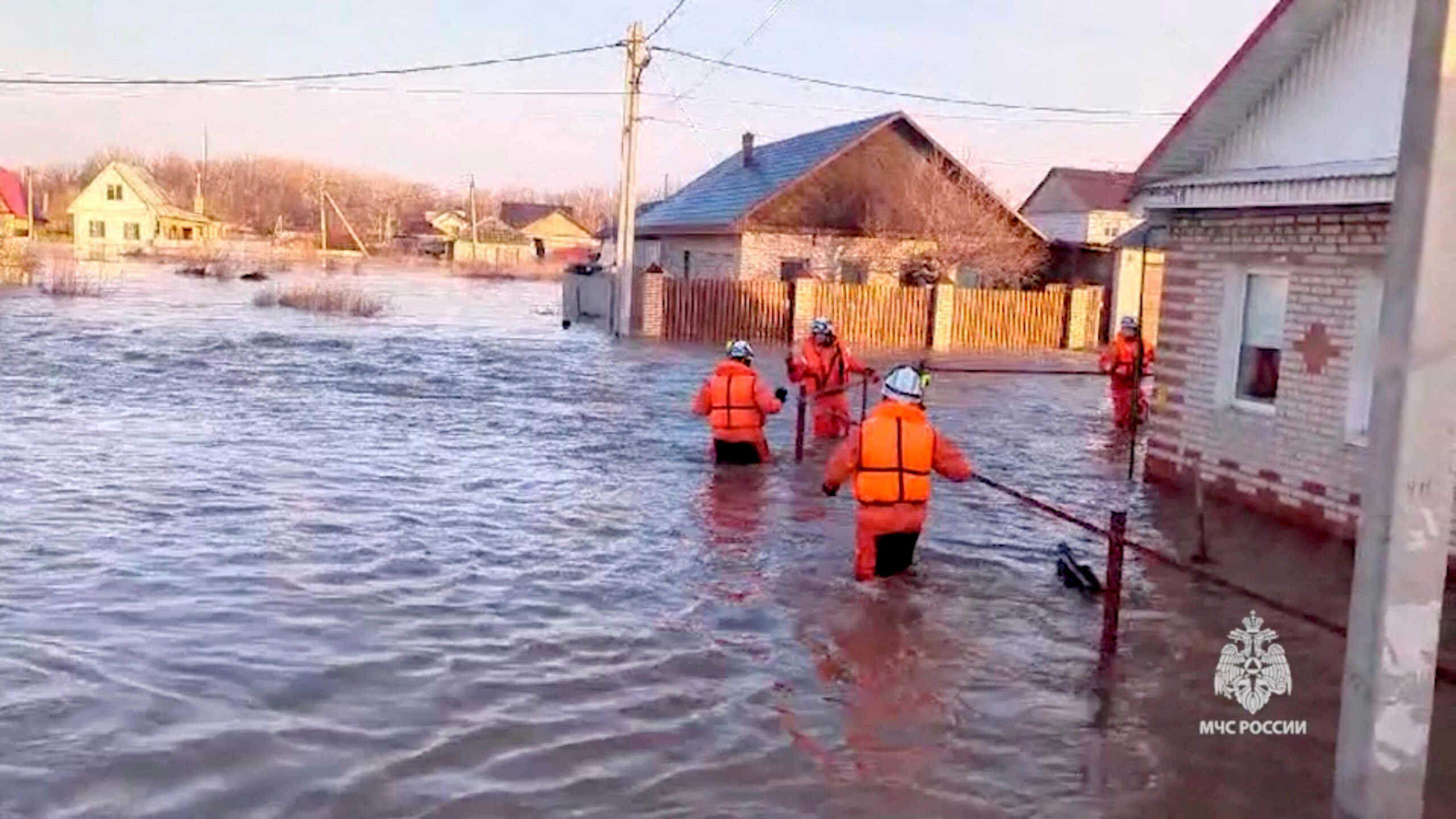 Ρωσία: Χιλιάδες άνθρωποι κινδυνεύουν από τις πλημμύρες νότια της χώρας