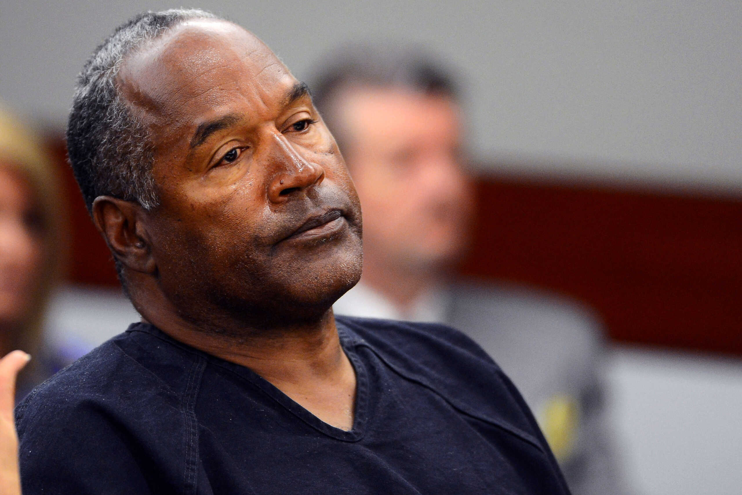 FILE PHOTO: O.J. Simpson watches his former defense attorney Yale Galanter testify during an evidentiary hearing in Clark County District Court in Las Vegas, Nevada May 17, 2013.     REUTERS