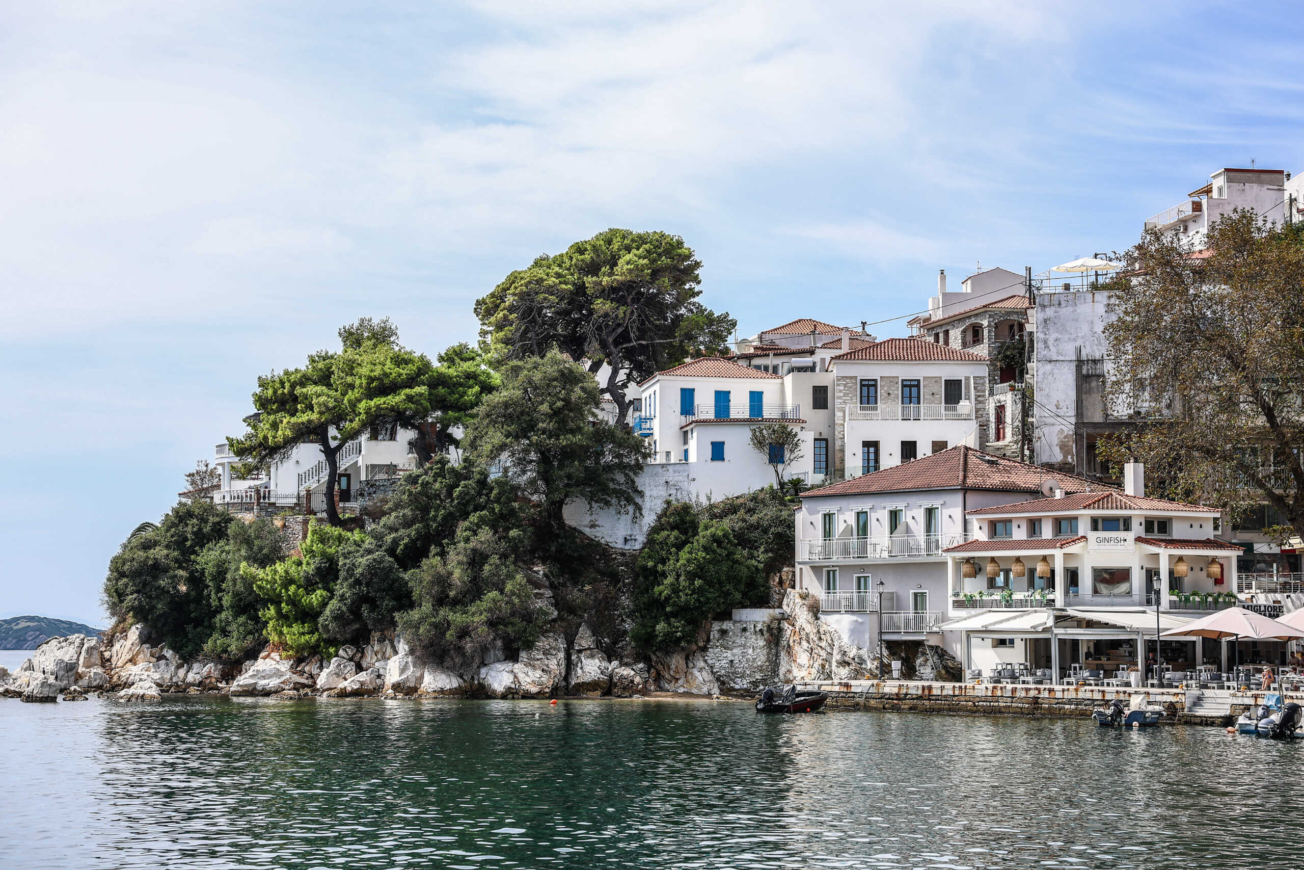 Η Πρόεδρος της Δημοκρατίας Κατερίνα Σακελλαροπούλου επισκέφθηκε την Σκιάθο και παρέστη στην εκδήλωση που διοργάνωσε ο Δήμος για την 80η επέτειο της βύθισης του υποβρυχίου "Κατσώνης" από τους Γερμανούς κατά τη διάρκεια του Β’ Παγκόσμιου Πολέμου, Πέμπτη 14 Σεπτεμβρίου 2023.
(ΘΟΔΩΡΗΣ ΜΑΝΩΛΟΠΟΥΛΟΣ