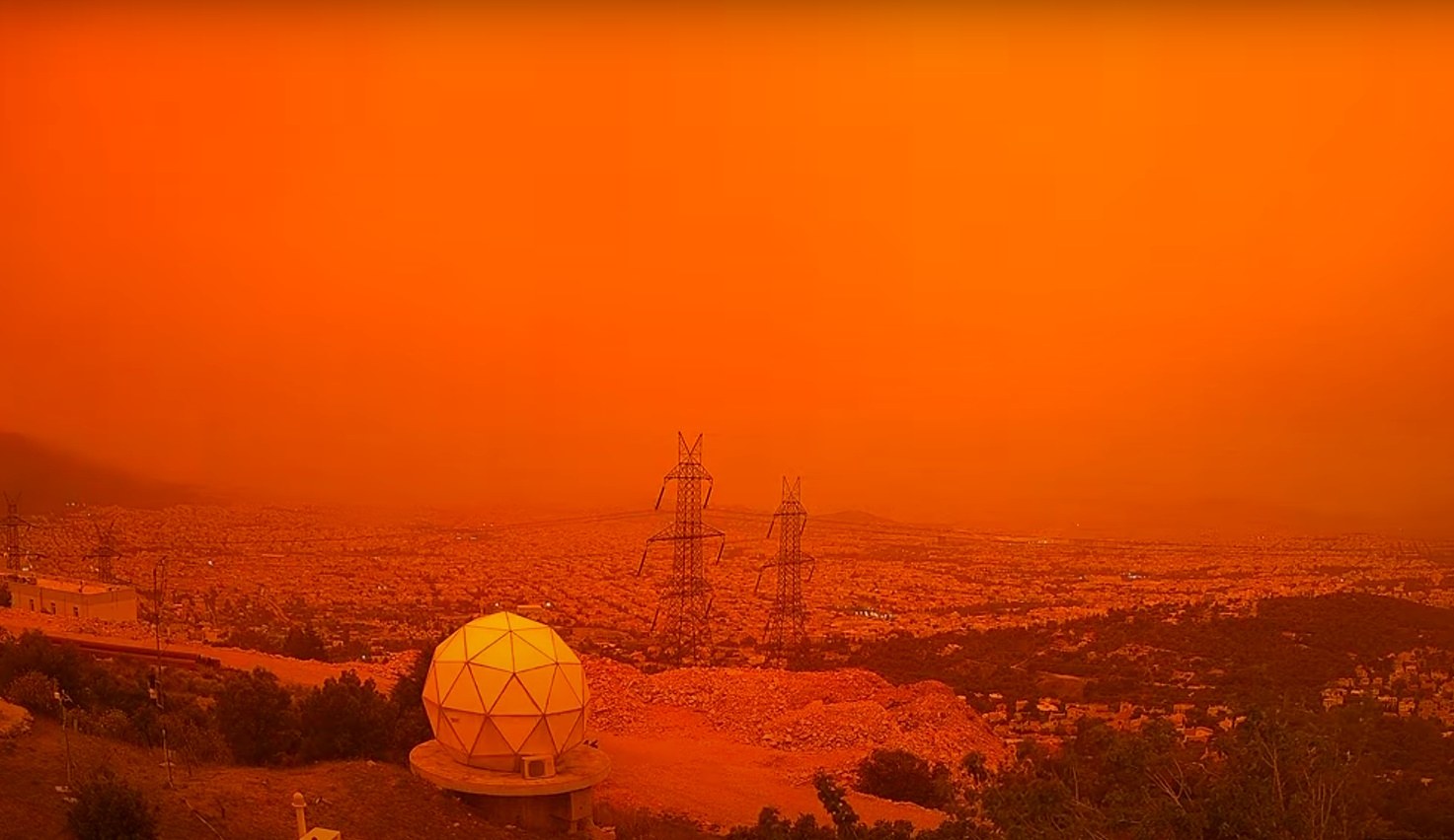 Όταν η αφρικανική σκόνη κάλυψε όλη την Αθήνα: Timelapse βίντεο από το φαινόμενο Minerva Red