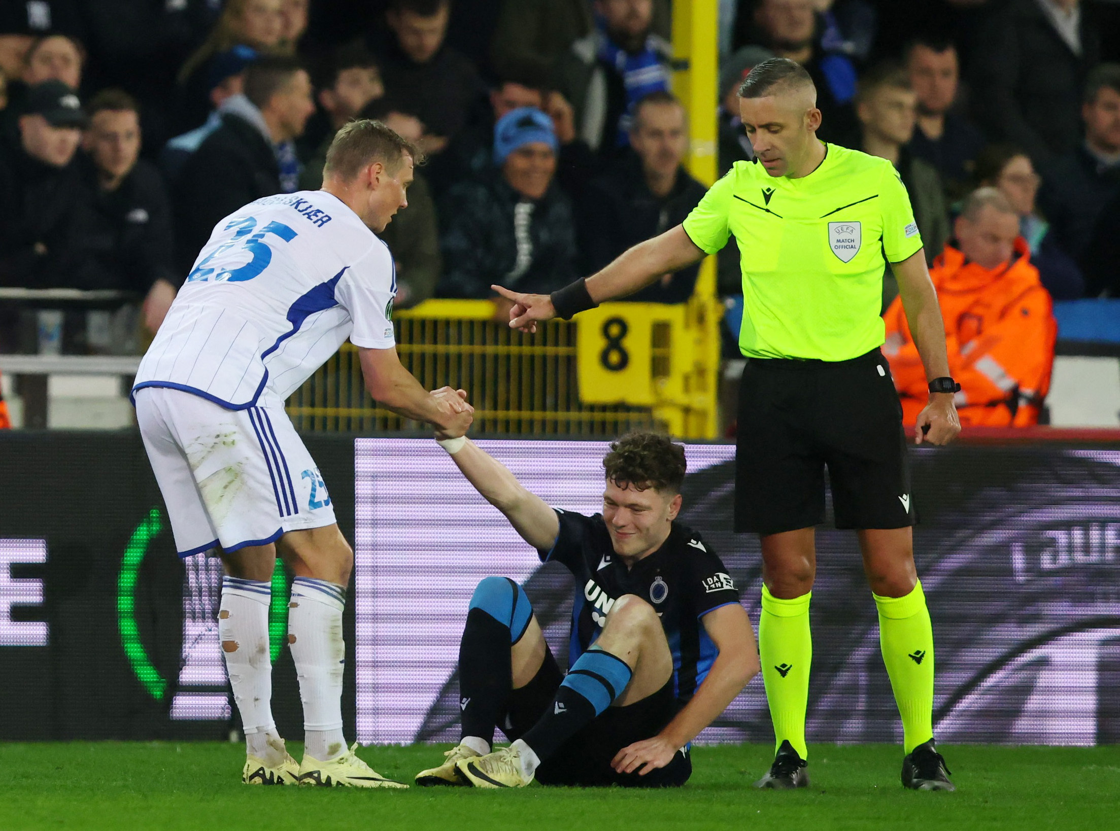 Soccer Football - Europa Conference League - Round of 16 - Second Leg - Club Brugge v Molde - Jan Breydel Stadium, Bruges, Belgium - March 14, 2024 Molde's Anders Hagelskjaer helps Club Brugge's Andreas Skov Olsen as referee Radu Marian Petrescu reacts REUTERS