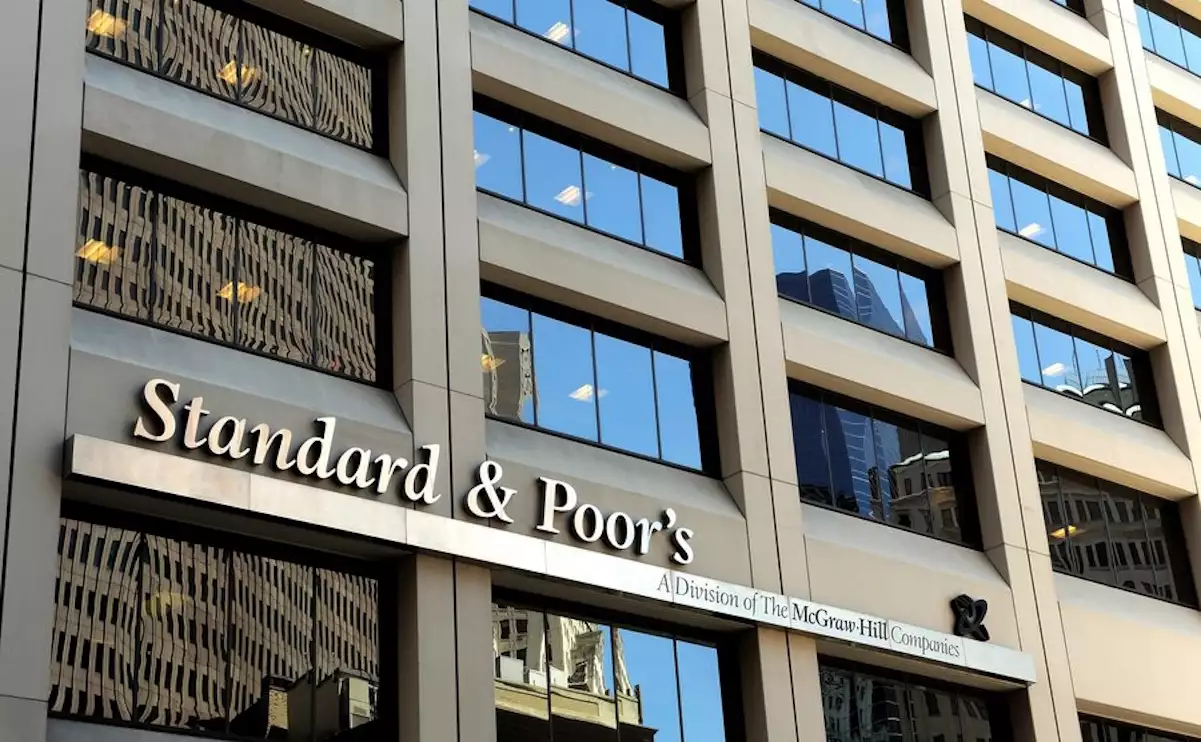 Standard & Poor’s: Νέα αναβάθμιση του outlook της Ελλάδας σε θετικό