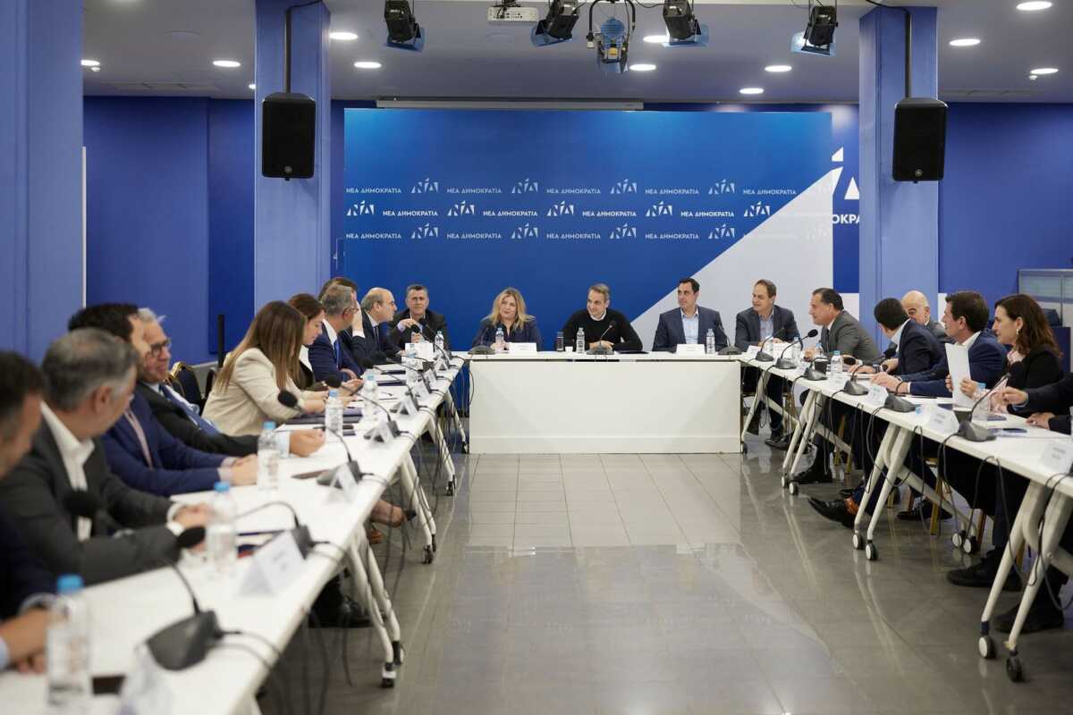 Ευρωεκλογές 2024: Σύσκεψη στη ΝΔ παρουσία Μητσοτάκη – Στην μάχη των περιφερειών κορυφαίοι υπουργοί