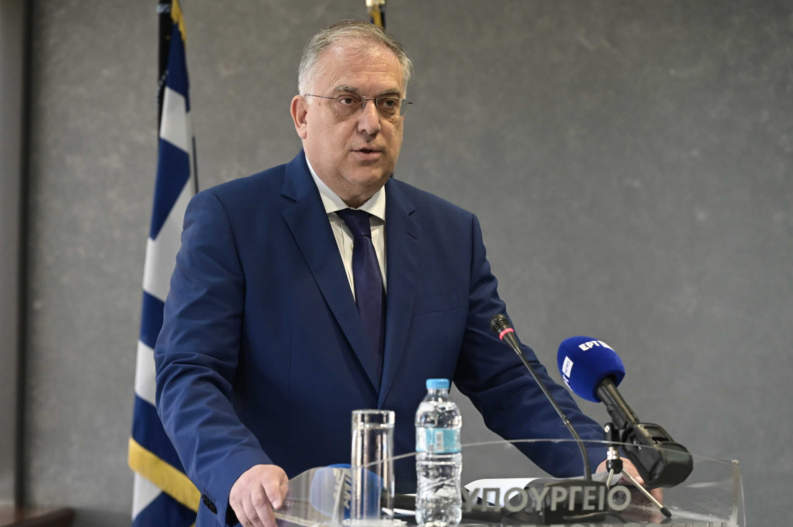 Τελετή παράδοσης - παραλαβής του υπουργείου Προστασίας του Πολίτη από τον υπουργό Τάκη Θεοδωρικάκο στον υπηρεσιακό υπουργό Χαράλαμπο Λαλούση, Παρασκευή 26 Μαΐου 2023.
(ΤΑΤΙΑΝΑ ΜΠΟΛΑΡΗ