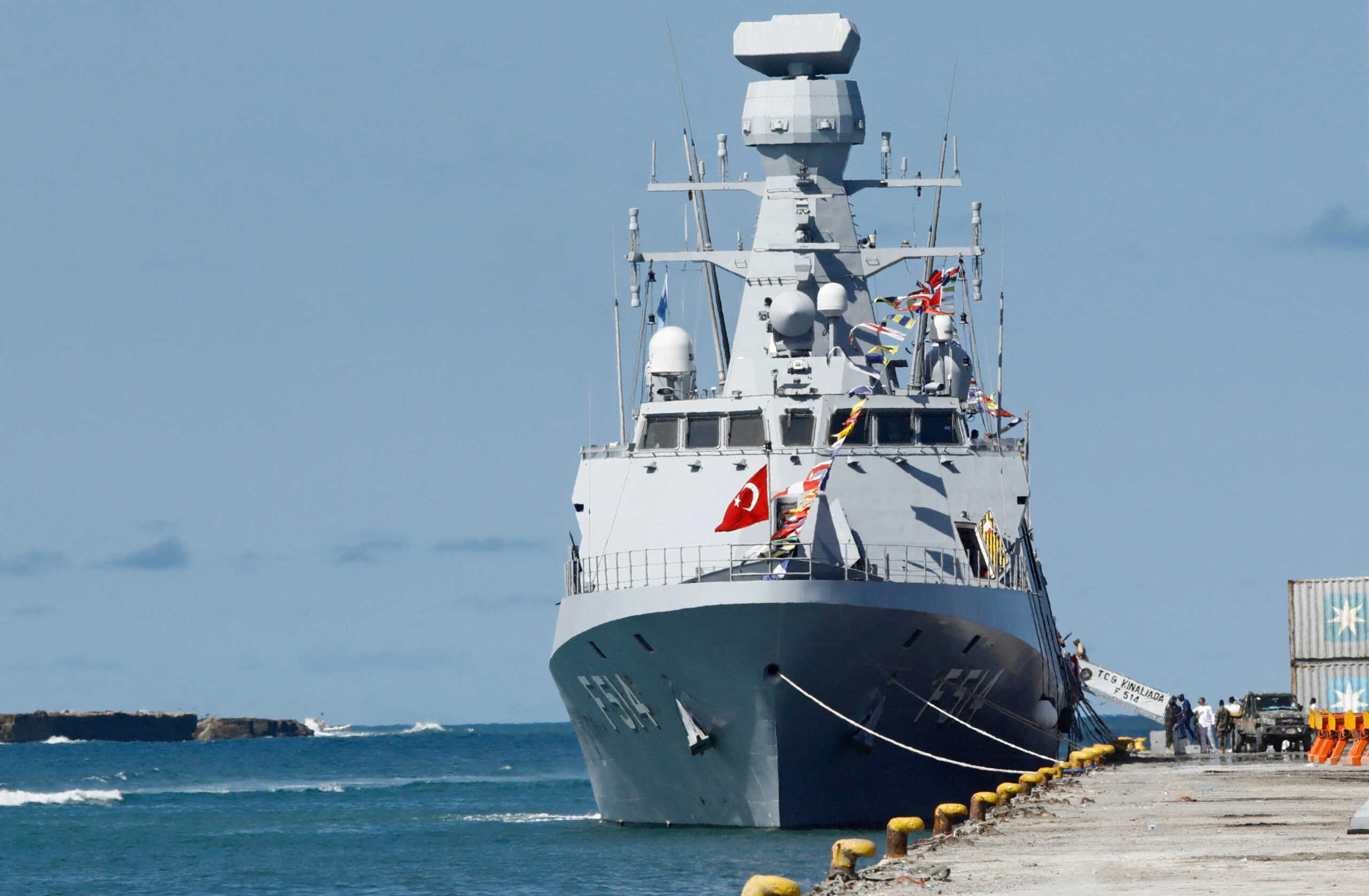 Turkish Navy Ship F514 docks at the Mogadishu Sea Port following the signing of a defense and economic agreement between Somalia and Turkey in Mogadishu, Somalia April 23, 2024 REUTERS