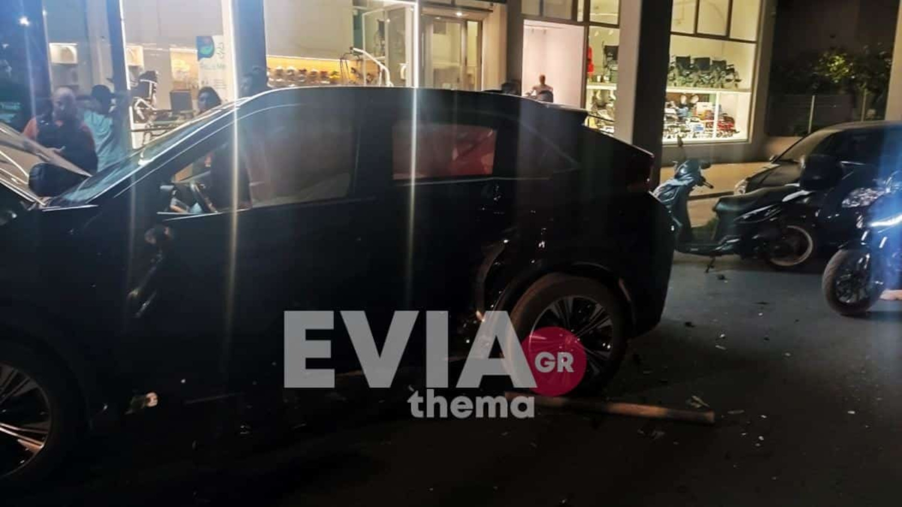 Χαλκίδα: Τροχαίο με 4 τραυματίες, επιτέθηκαν στον ένα οδηγό
