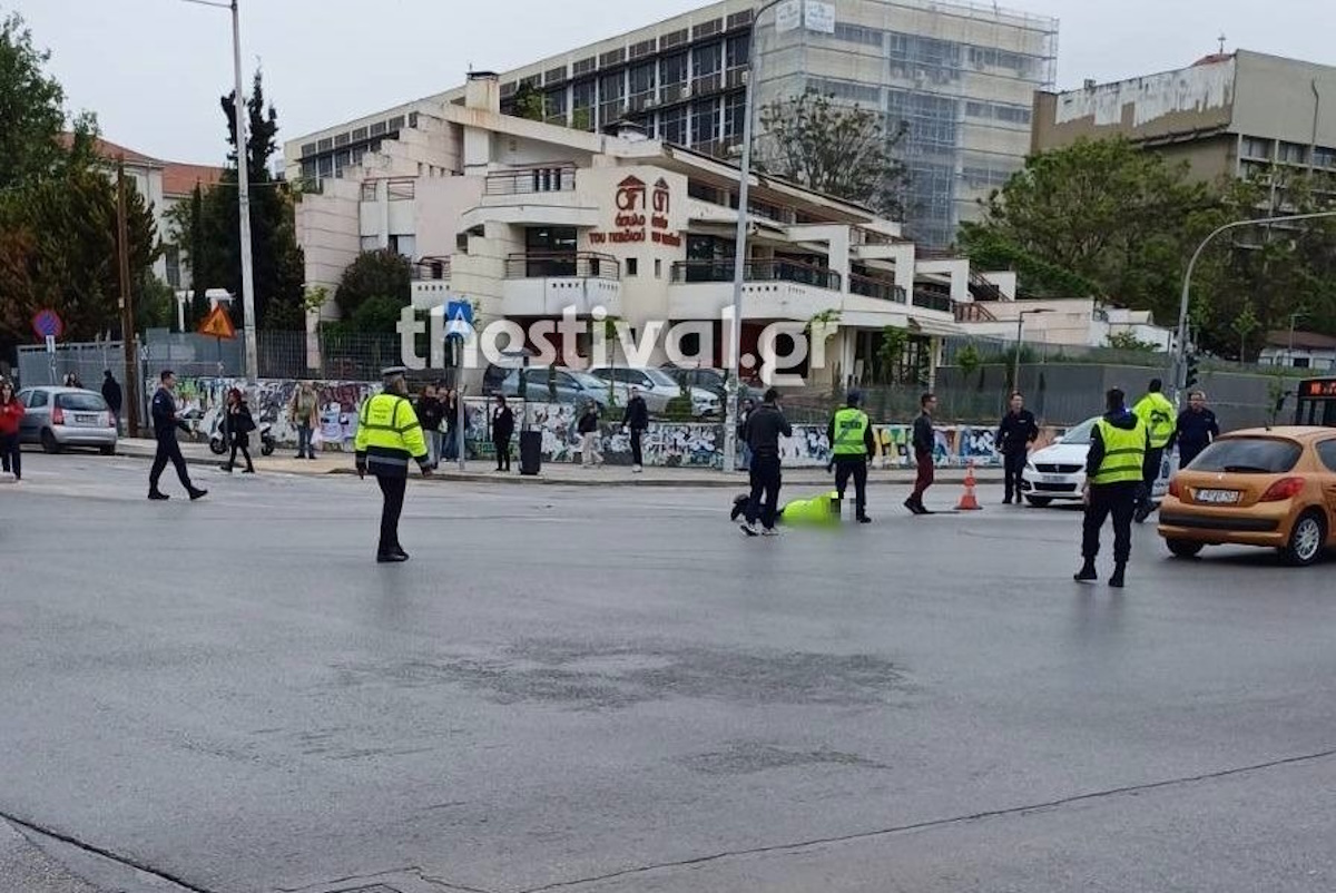 Θεσσαλονίκη: Μηχανή παρέσυρε τροχονόμο – Μεταφέρθηκε στο νοσοκομείο