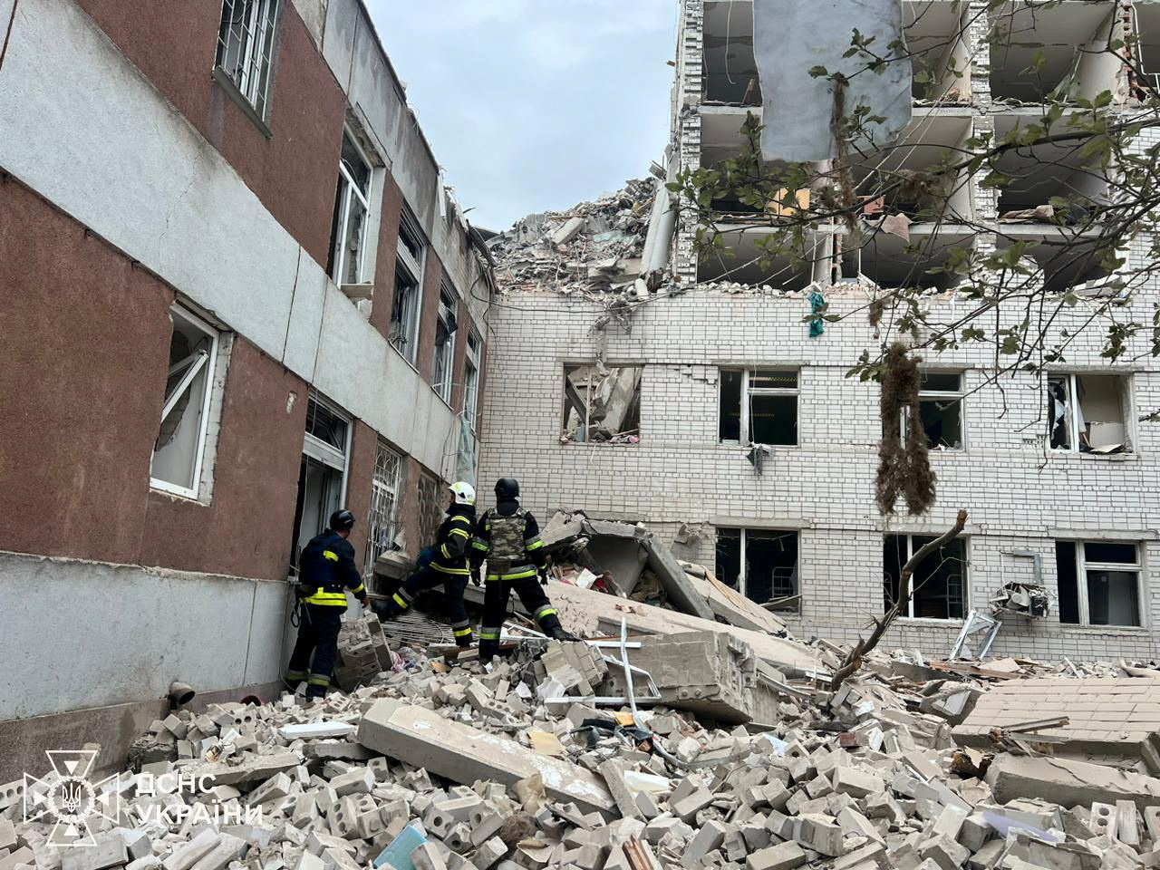 Rescuers work at the site of a Russian missile strike, amid Russia's attack on Ukraine, in Chernihiv, Ukraine April 17, 2024. Press service of the State Emergency Service of Ukraine