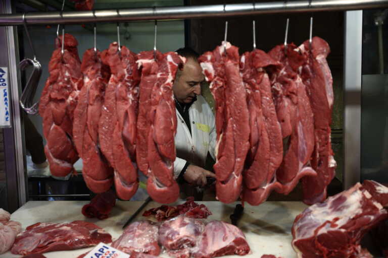 Eurostat: Παραμένει «αλμυρό» το κρέας στην Ελλάδα – Από τις μεγαλύτερες αυξήσεις στην ΕΕ τον τελευταίο χρόνο