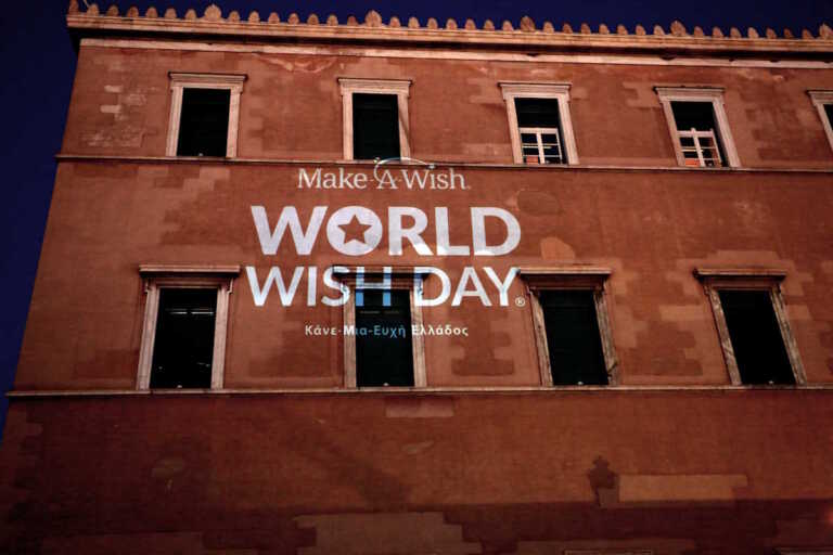 Η Βουλή στα γαλάζια! Φωταγωγήθηκε με το χρώμα της Παγκόσμιας Ημέρας Ευχής «Make A Wish»