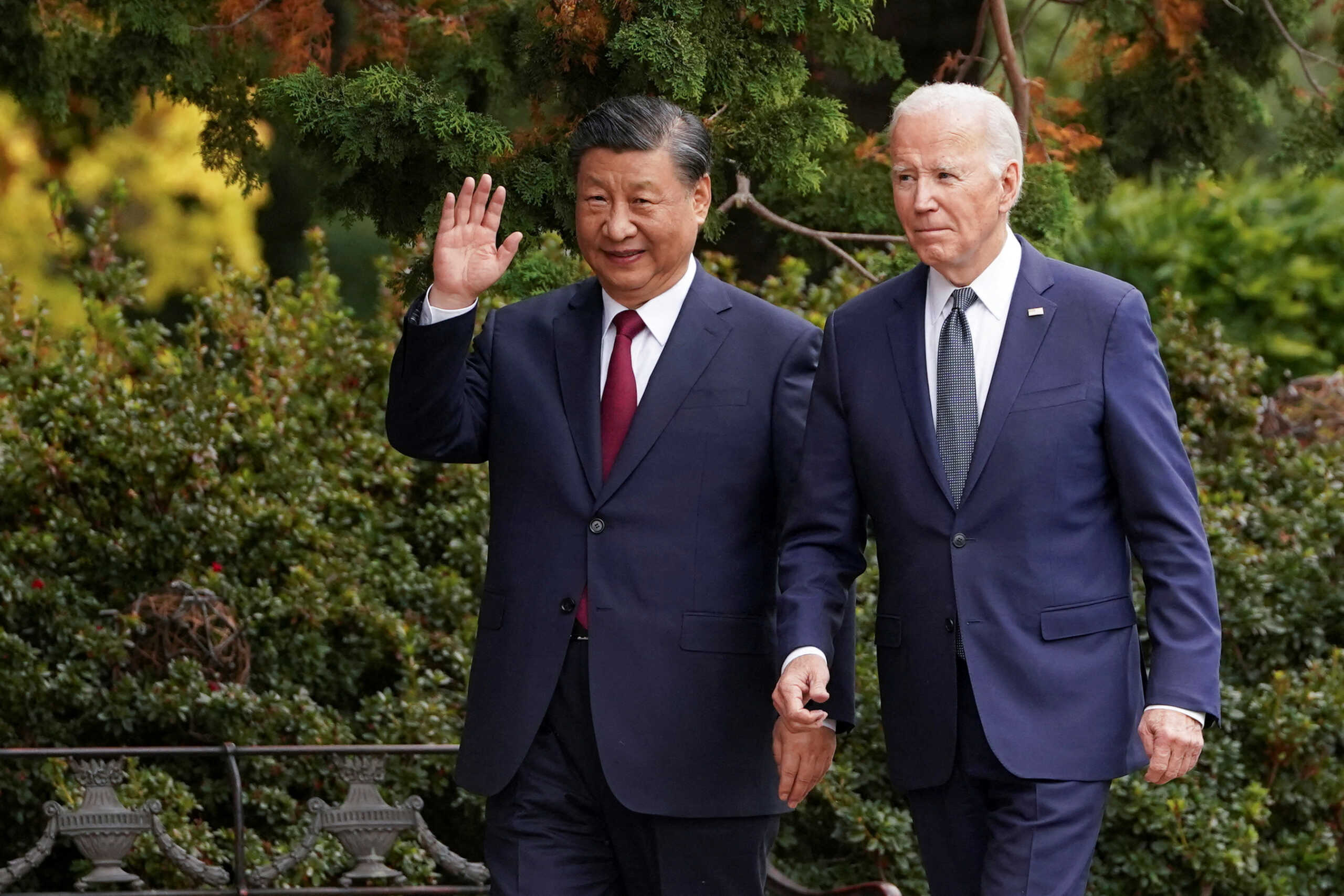 FILE PHOTO: Chinese President Xi Jinping waves as he walks with U.S. President Joe Biden at Filoli estate on the sidelines of the Asia-Pacific Economic Cooperation (APEC) summit, in Woodside, California, U.S., November 15, 2023. REUTERS