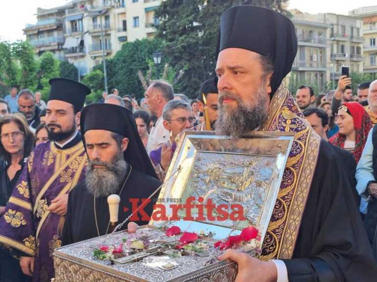 Η υποδοχή του Τιμίου Ξύλου και τεμαχίου του Αρράφου Χιτώνα του Ιησού Χριστού στη Θεσσαλονίκη