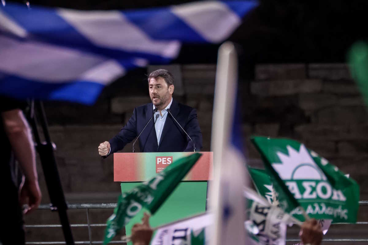 Προεκλογική εκδήλωση του ΠΑΣΟΚ - Κινήματος Αλλαγής και του Ευρωπαϊκού Σοσιαλιστικού Κόμματος στη Λάρισα με ομιλητές τον πρόεδρο του κόμματος Νίκο Ανδρουλάκη και του υποψηφίου του Ευρωπαϊκού Σοσιαλιστικού Κόμματος για την Ευρωπαϊκή Επιτροπή, Νίκολας Σμιτ, Δευτέρα 20 Μαΐου 2024. 
(EUROKINISSI)