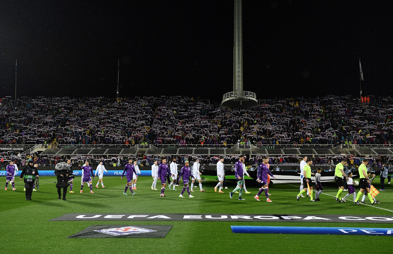 Soccer Football - Europa Conference League - Semi Final - First Leg - Fiorentina v Club Brugge - Stadio Artemio Franchi, Florence, Italy - May 2, 2024 Fiorentina and Club Brugge players walk out before the match REUTERS