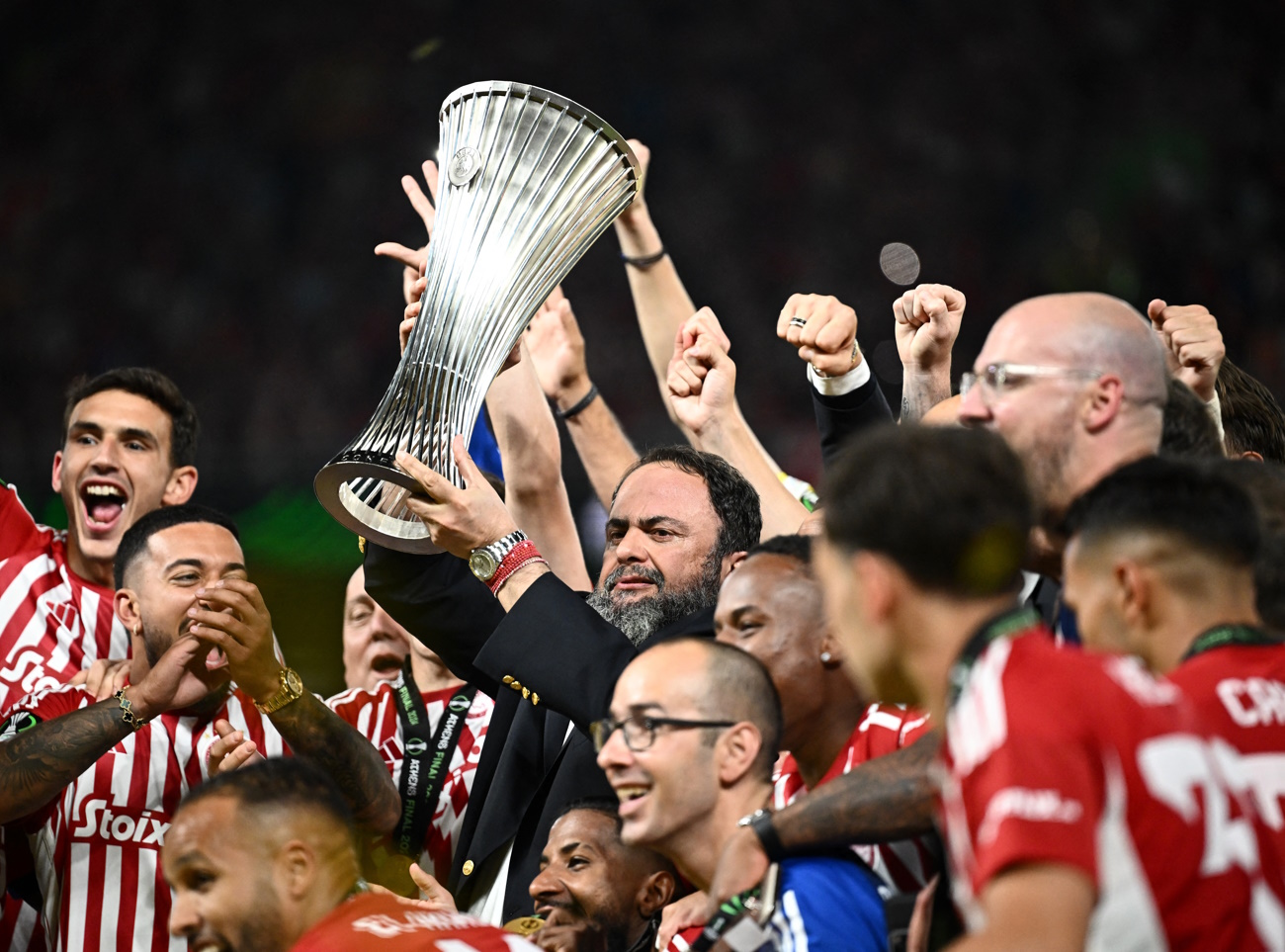 Soccer Football - Europa Conference League - Final - Olympiacos v Fiorentina - Agia Sophia Stadium, Athens, Greece - May 30, 2024 Olympiacos owner Evangelos Marinakis celebrates with the trophy after winning the Europa Conference League REUTERS
