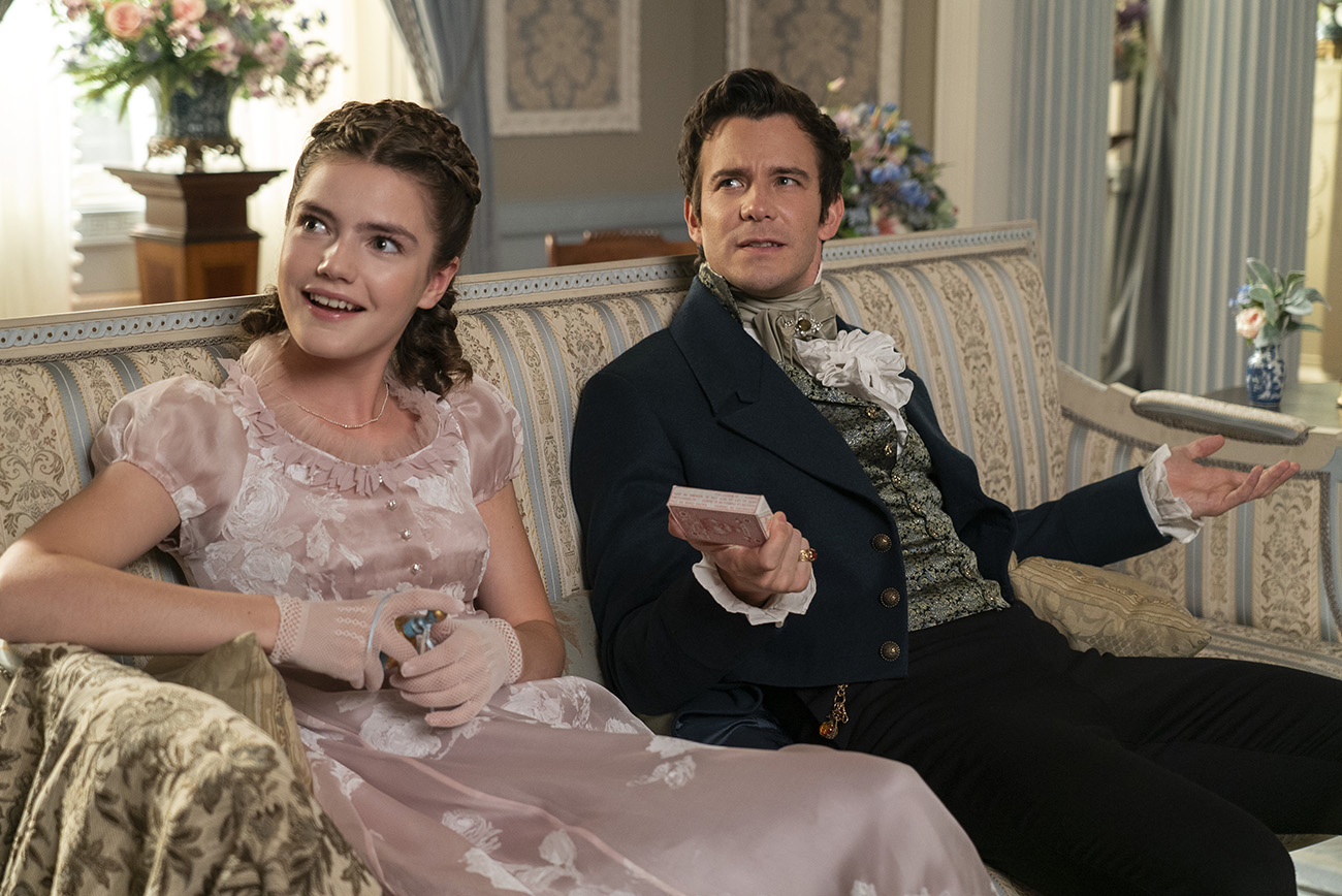 Bridgerton. (L to R) Florence Hunt as Hyacinth Bridgerton, Luke Thompson as Benedict Bridgerton in episode 301 of Bridgerton. Cr. Liam Daniel