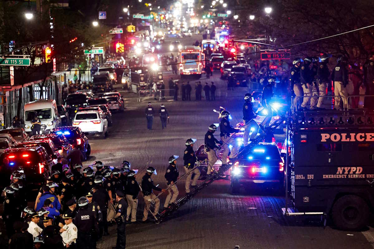 FILE PHOTO: Police use a vehicle named "the bear" to enter Hamilton Hall from a public street, which was occupied by protesters, as other officers enter the campus of Columbia University, during the ongoing conflict between Israel and the Palestinian Islamist group Hamas, in New York City, U.S., April 30, 2024. REUTERS