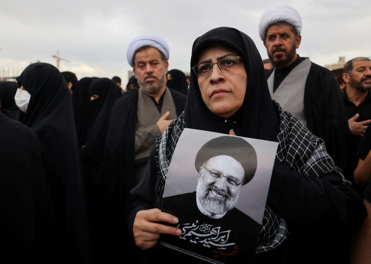 Εμπραχίμ Ραϊσί: Χιλιάδες Ιρανοί στους δρόμους θρηνούν τον πρόεδρό τους – Την Πέμπτη η κηδεία του
