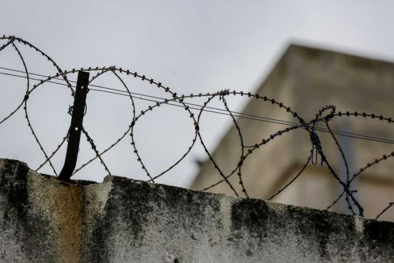 Στη φυλακή οι εγκέφαλοι της σπείρας που «έσπρωχνε» ναρκωτικά σε σχολεία στην Πάτρα: Ελεύθεροι ανήλικοι μαθητές