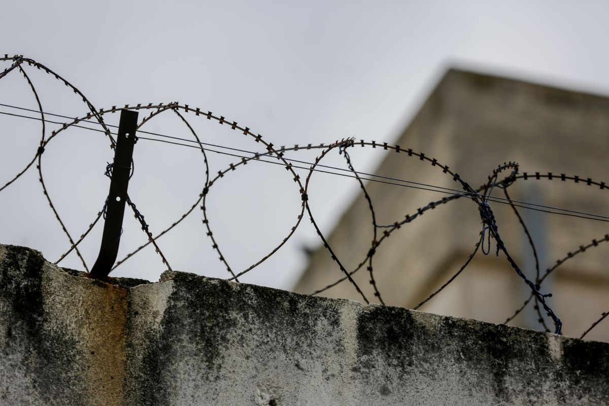 Πάτρα: Στη φυλακή οι εγκέφαλοι της σπείρας που «έσπρωχνε» ναρκωτικά σε σχολεία – Ελεύθεροι ανήλικοι μαθητές
