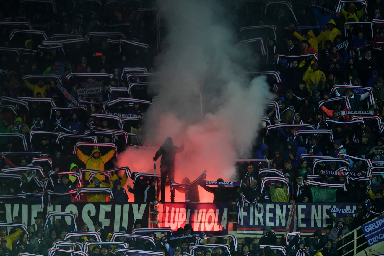 Soccer Football - Europa Conference League - Semi Final - First Leg - Fiorentina v Club Brugge - Stadio Artemio Franchi, Florence, Italy - May 2, 2024 Fiorentina fans with flares inside the stadium before the match REUTERS