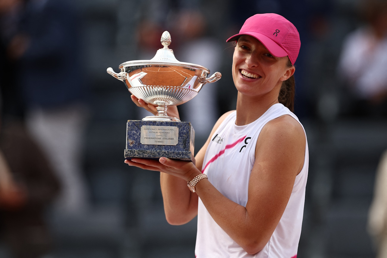 Tennis - Italian Open - Foro Italico, Rome, Italy - May 18, 2024 Poland's Iga Swiatek celebrates with the trophy after winning the final match against Belarus' Aryna Sabalenka REUTERS