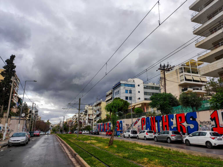 Σκοτείνιασε η Αθήνα από την αφρικανική σκόνη και τη συννεφιά