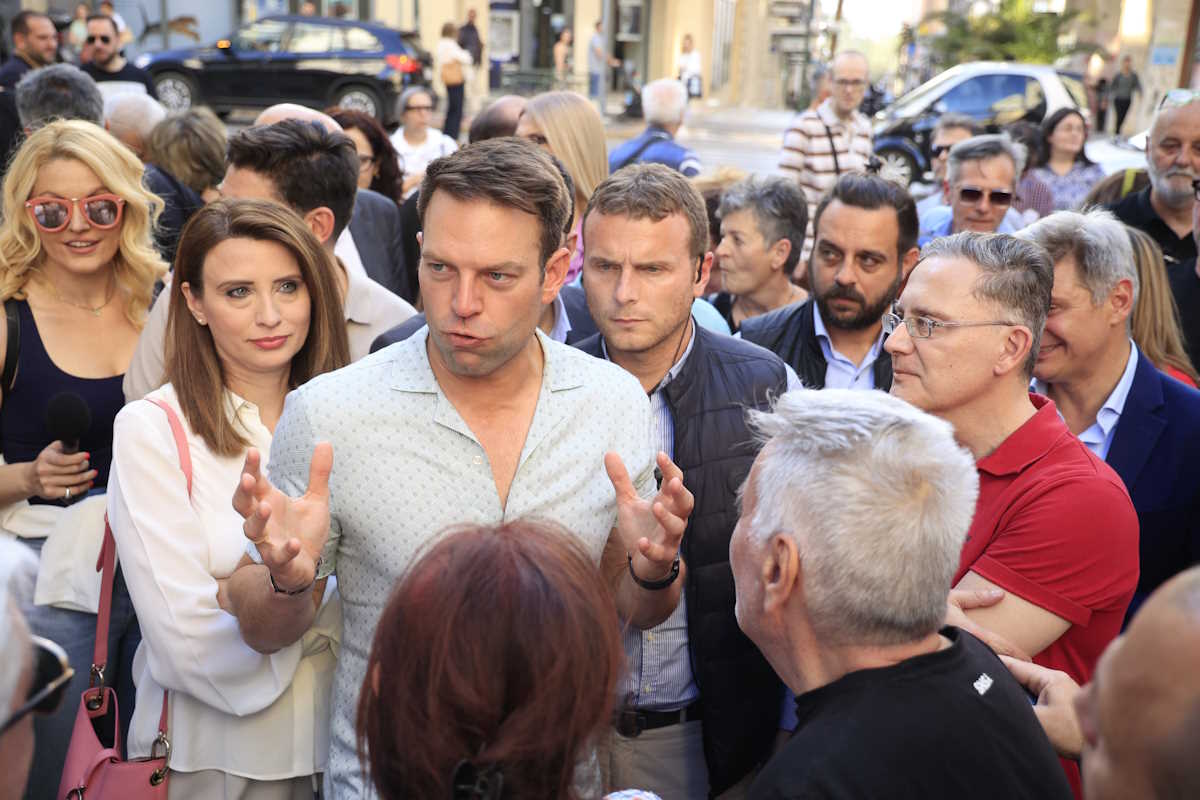Περιοδεία του Προέδρου του ΣΥΡΙΖΑ - Προοδευτική Συμμαχία, Στέφανου Κασσελάκη στον Πειραιά, Πέμπτη 23 Μαΐου 2023. 
(ΓΙΩΡΓΟΣ ΚΟΝΤΑΡΙΝΗΣ