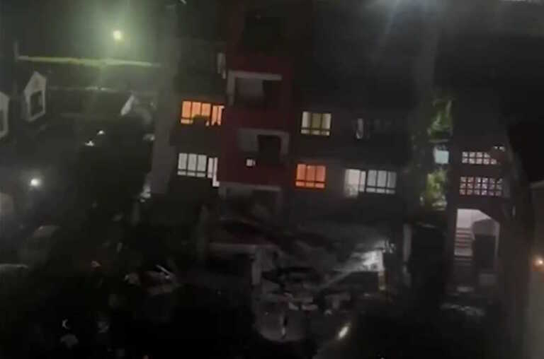Κτίριο καταρρέει στο Ναϊρόμπι - Υπάρχουν παγιδευμένοι στα συντρίμμια ανάμεσά τους και παιδιά
