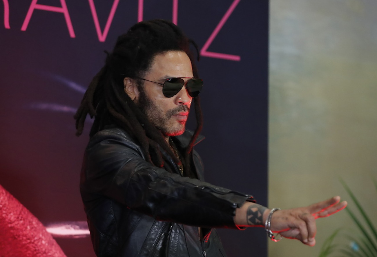 epa11245728 US singer Lenny Kravitz poses during a press conference at the presentation of his new album 'Blue electric light' in Mexico City, Mexico, 26 March 2024. Lenny Kravitz assured that Mexico is 'very familiar' to him and, proof of this has been not only his constant visits to the country, but also his interest in promoting Mexican sotol, for which he has a brand.  EPA