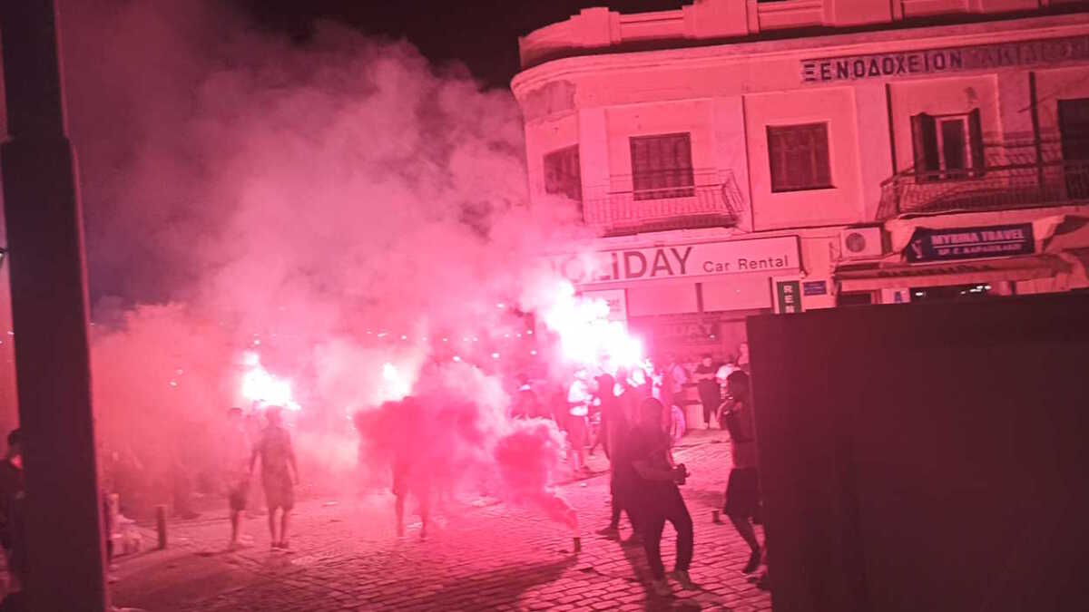 Ολυμπιακός: Η νύχτα μέρα στη Λήμνο από τους πανηγυρισμούς των φιλάθλων των κυπελλούχων Ευρώπης