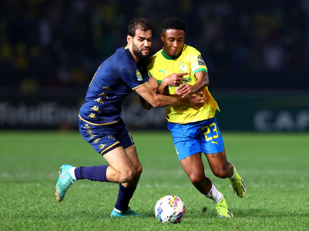 Soccer Football - CAF Champions League - Semi Final - Second Leg - Mamelodi Sundowns v Esperance Sportive de Tunis - Loftus Versfeld, Johannesburg, South Africa - April 26, 2024 Mamelodi Sundowns' Lucas Ribeiro Costa in action with Esperance Sportive de Tunis' Mohamed Amine Tougai REUTERS