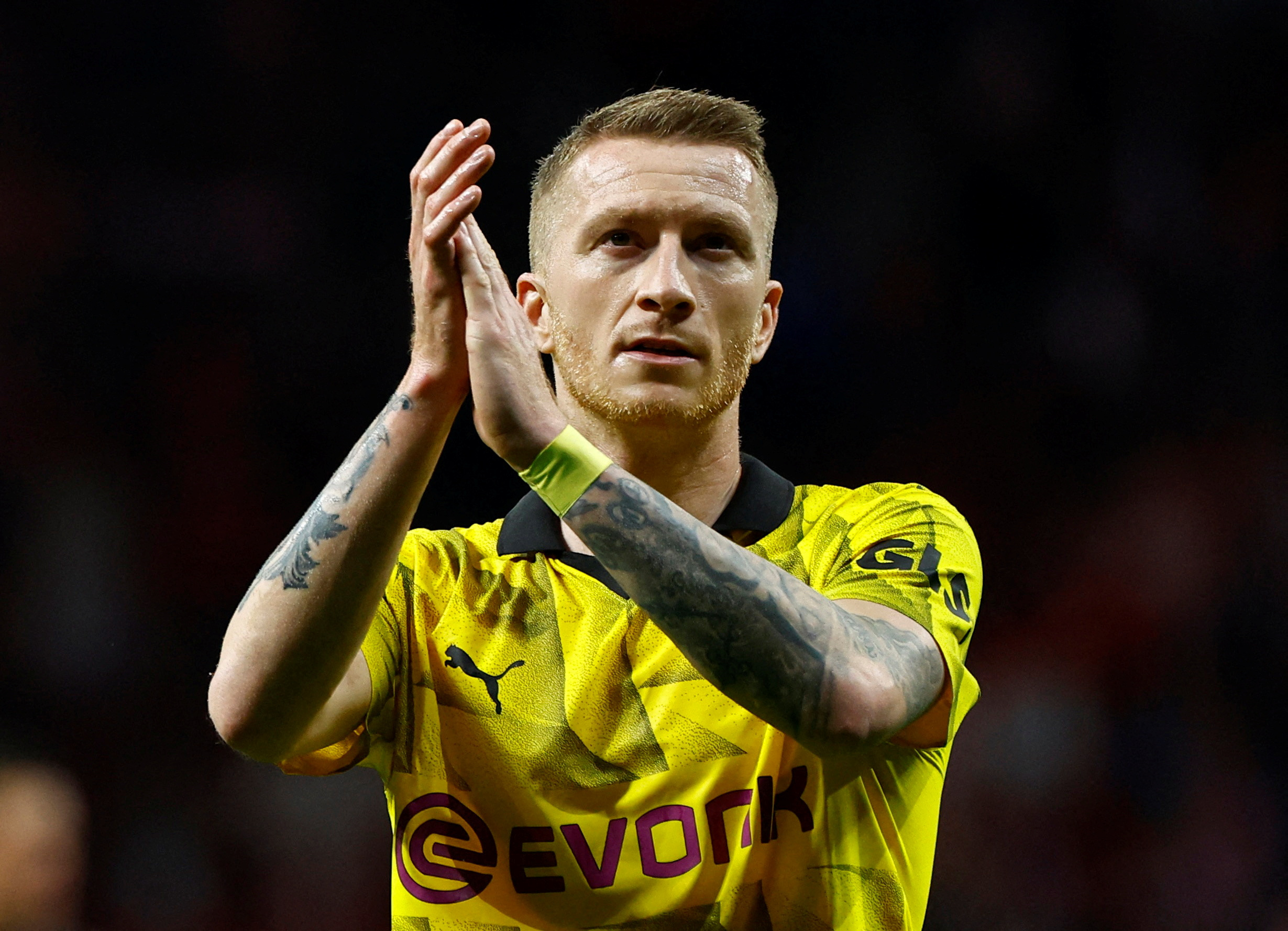 FILE PHOTO: Soccer Football - Champions League - Quarter Final - First Leg - Atletico Madrid v Borussia Dortmund - Metropolitano, Madrid, Spain - April 10, 2024 Borussia Dortmund's Marco Reus applauds fans after the match REUTERS