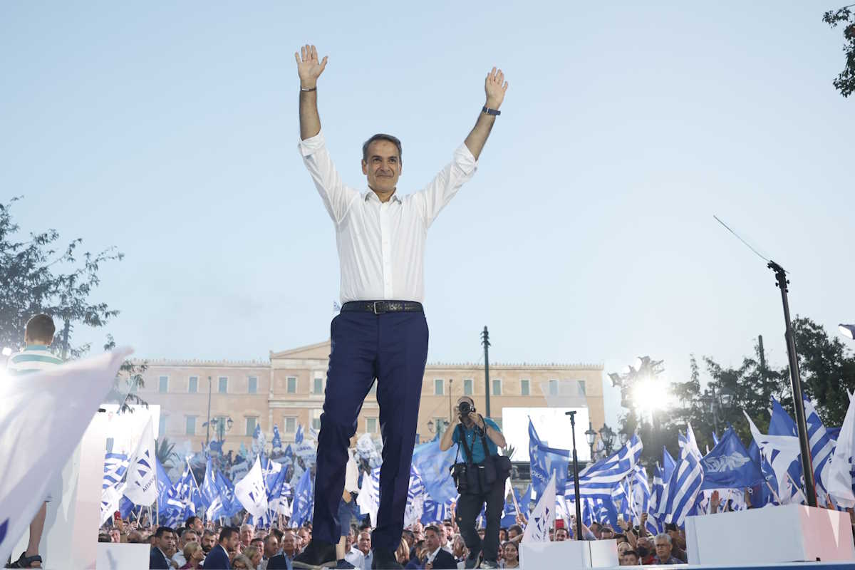 Ομιλία του προέδρου της Νέας Δημοκρατίας Κυριάκου Μητσοτάκη στην κεντρική προεκλογική συγκέντρωση στην Πλατεία Συντάγματος. Παρασκευή 23 Ιουνίου 2023  (ΓΙΩΡΓΟΣ ΚΟΝΤΑΡΙΝΗΣ