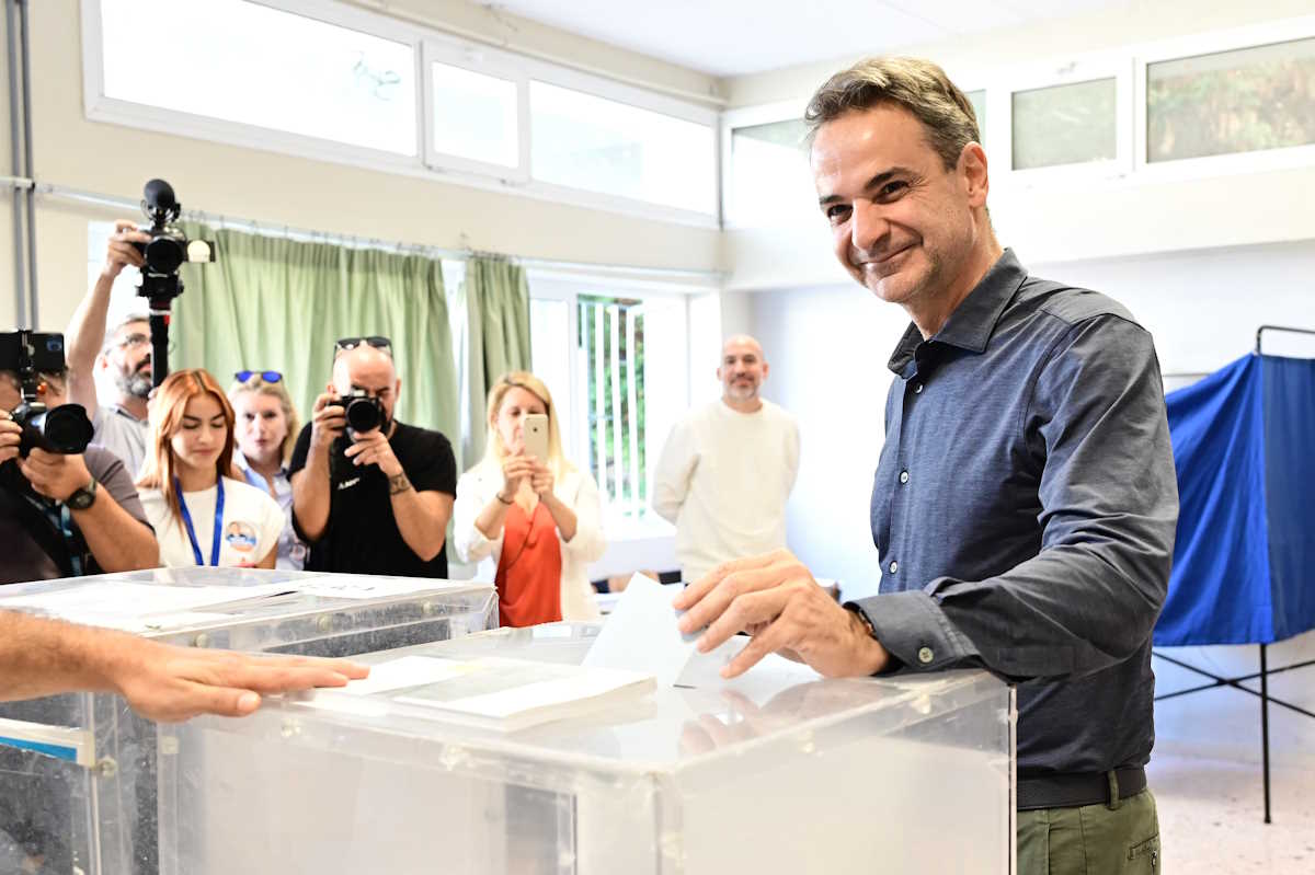 Ψηφοφορία από τον Πρωθυπουργό και Πρόεδρο της Νέας Δημοκρατίας Κυριάκο Μητσοτάκη για τις αυτοδιοικητικές εκλογές, Κυριακή 8 Οκτωβρίου 2023. 
(ΜΙΧΑΛΗΣ ΚΑΡΑΓΙΑΝΝΗΣ