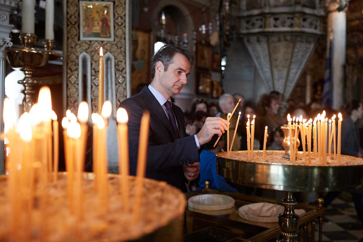 Ο Πρόεδρος της ΝΔ Κυριάκος Μητσοτάκης, παρέστη στη Λειτουργία της Παναγίας της Τήνου για την Πρώτη Ανάσταση, Μ. Σάββατο 7