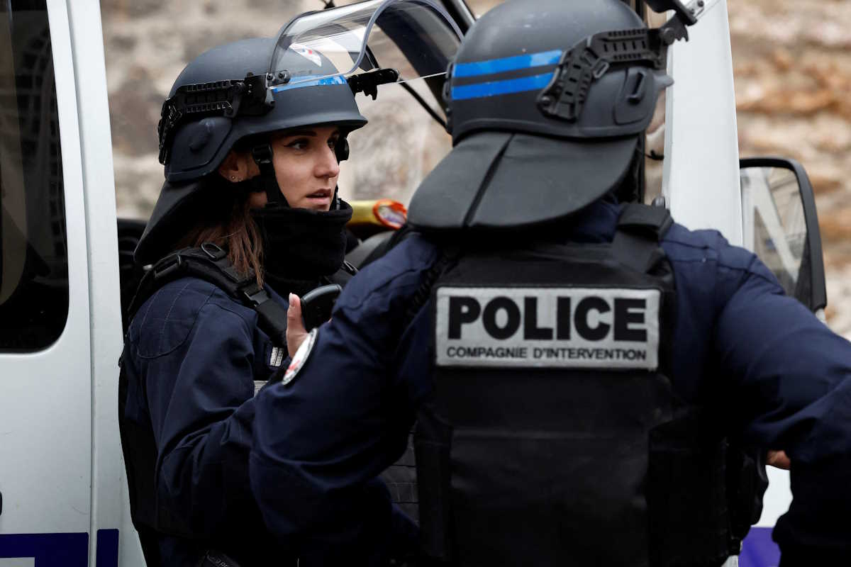 Γαλλία: Σοβαρά τραυματισμένοι αστυνομικοί στο Παρίσι – Κρατούμενος άρπαξε όπλο και τους πυροβόλησε