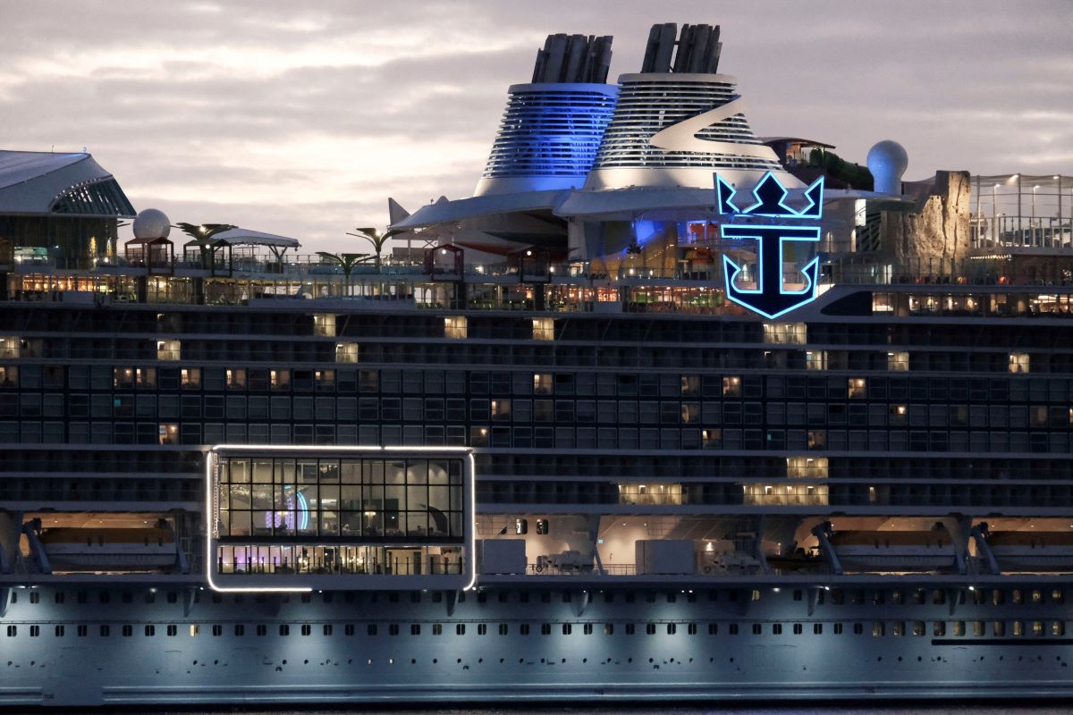 Royal Caribbean: Επιβάτης βούτηξε στη θάλασσα από το μεγαλύτερο κρουαζιερόπλοιο του κόσμου