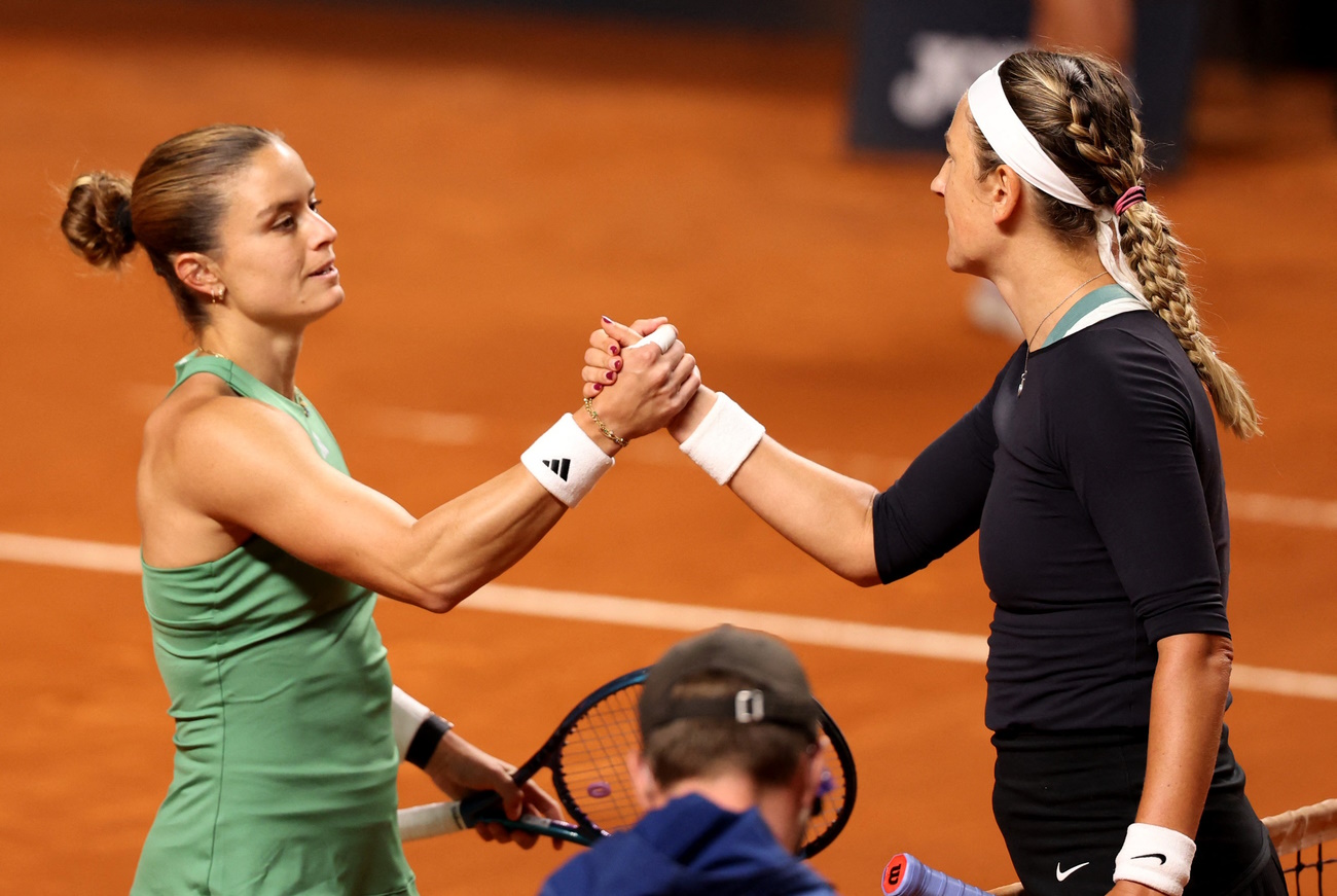 Tennis - Italian Open - Foro Italico, Rome, Italy - May 13, 2024  Belarus' Victoria Azarenka and Greece's Maria Sakkari shake hands after their round of 16 match REUTERS