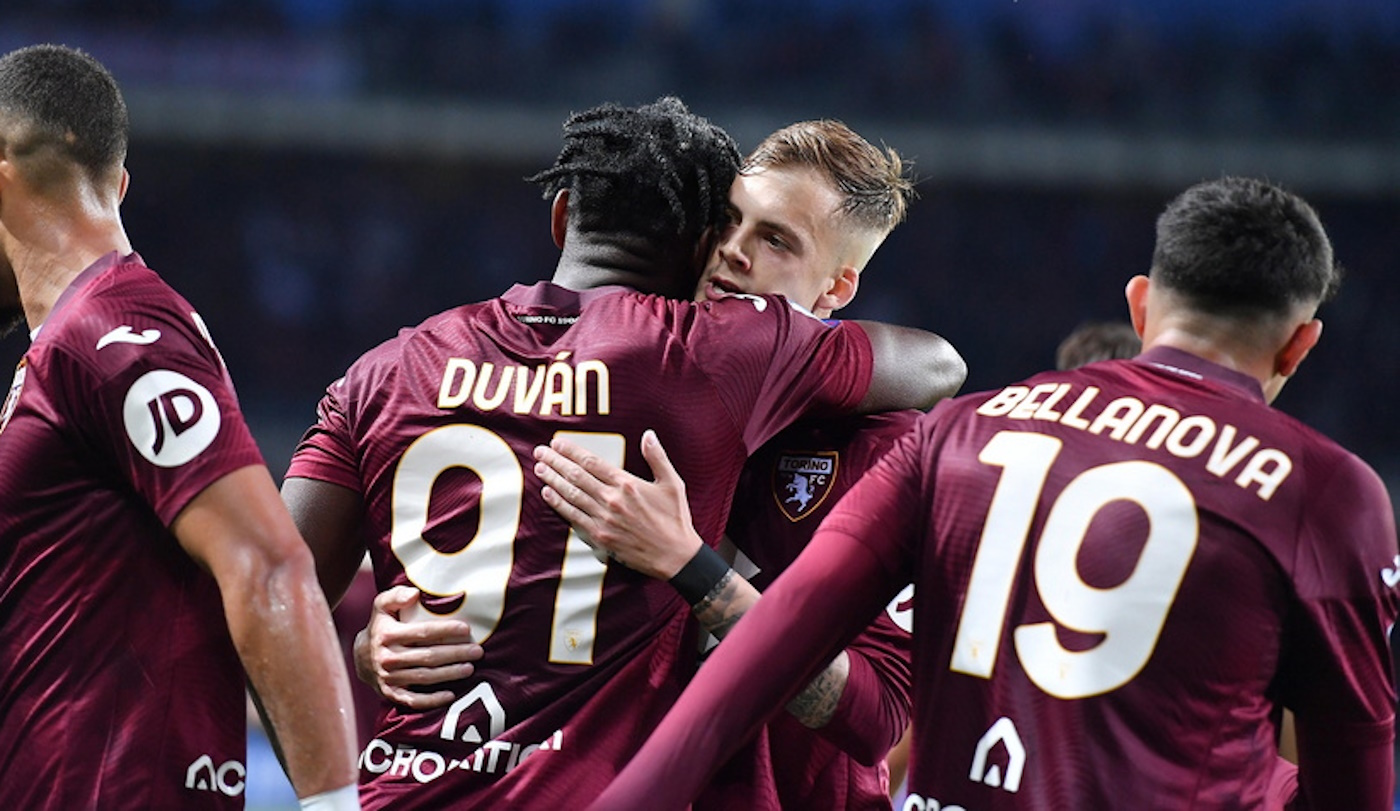 epa11351575 Torino's Ivan Ilic (2R) jubilates after scoring the 2-0 during the italian Serie A soccer match Torino FC vs AC Milan at the Olimpico Grande Torino Stadium in Turin, Italy, 18 May 2024.  EPA