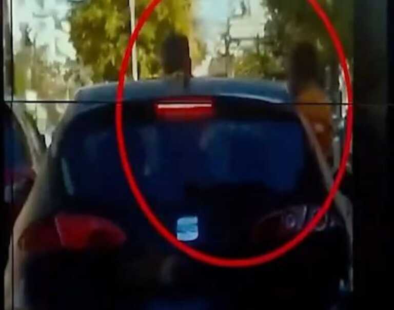 Σοκαριστικό βίντεο: Πατέρας αφήνει τα δύο του παιδιά να «κρέμονται» από το ανοιχτό παράθυρο του αυτοκινήτου του