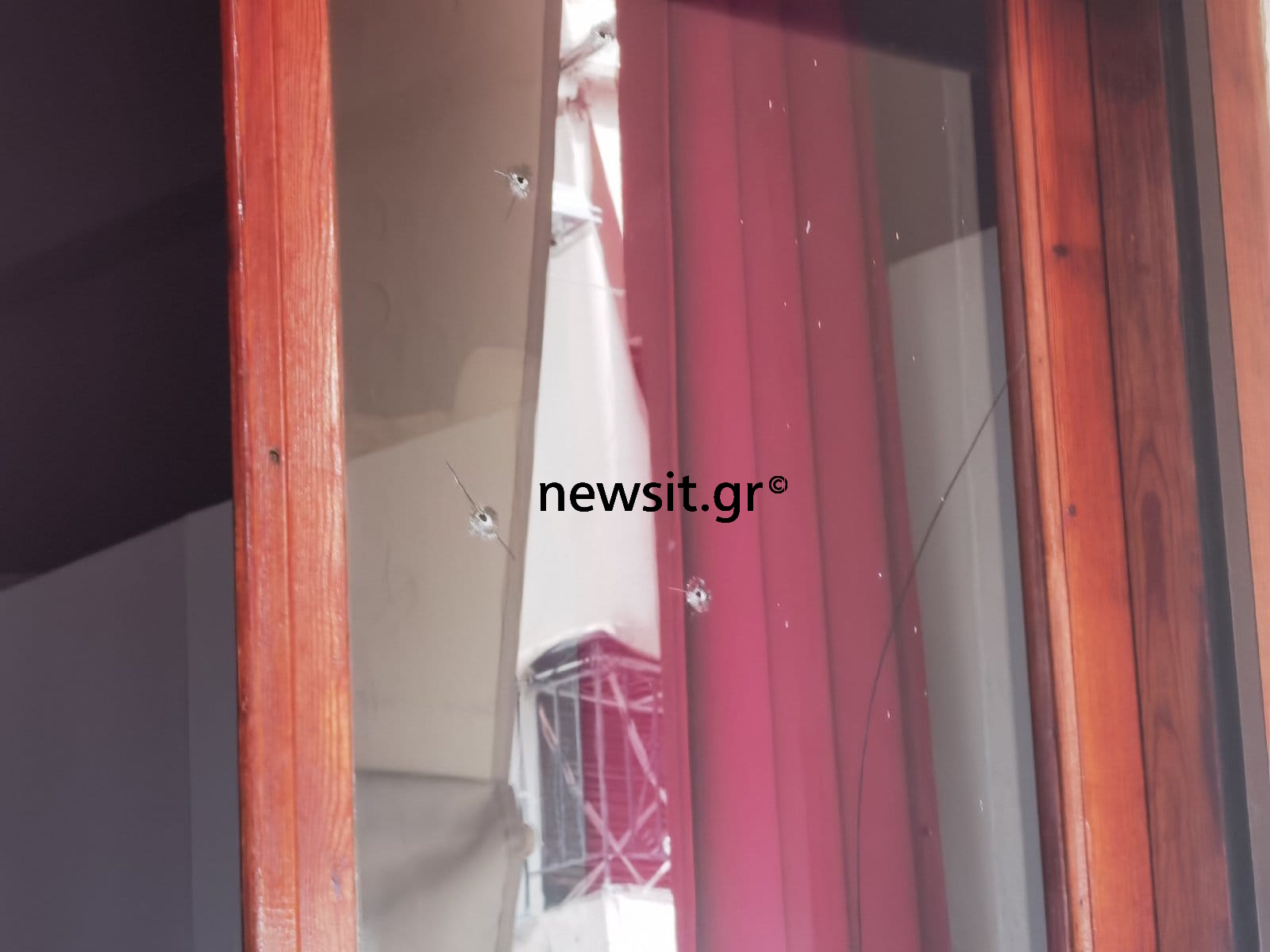 Αγία Βαρβάρα: Έκρηξη χειροβομβίδας προκάλεσε φθορές σε αυτοκίνητα
